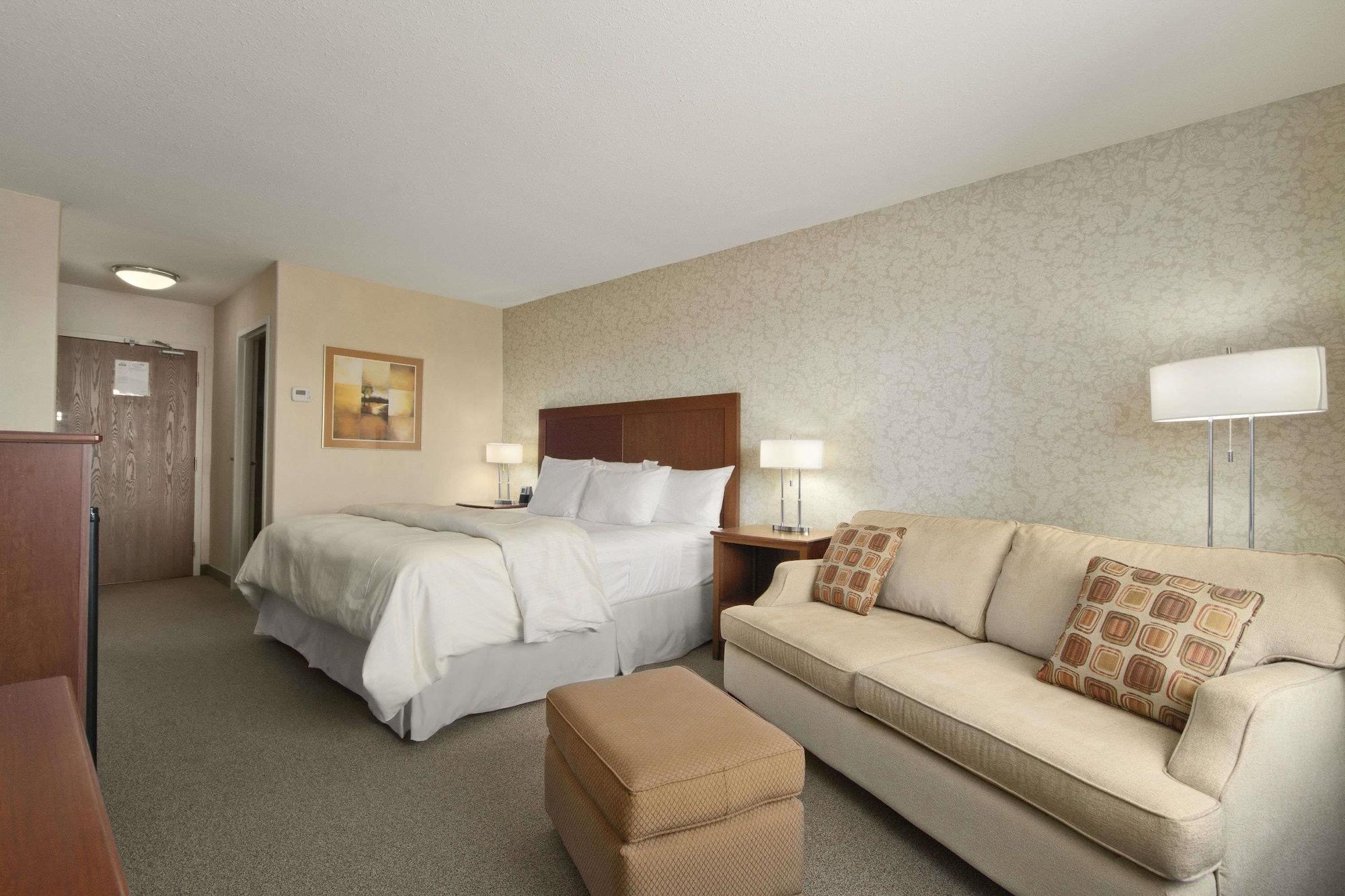 Days Inn & Suites By Wyndham Brandon Dış mekan fotoğraf