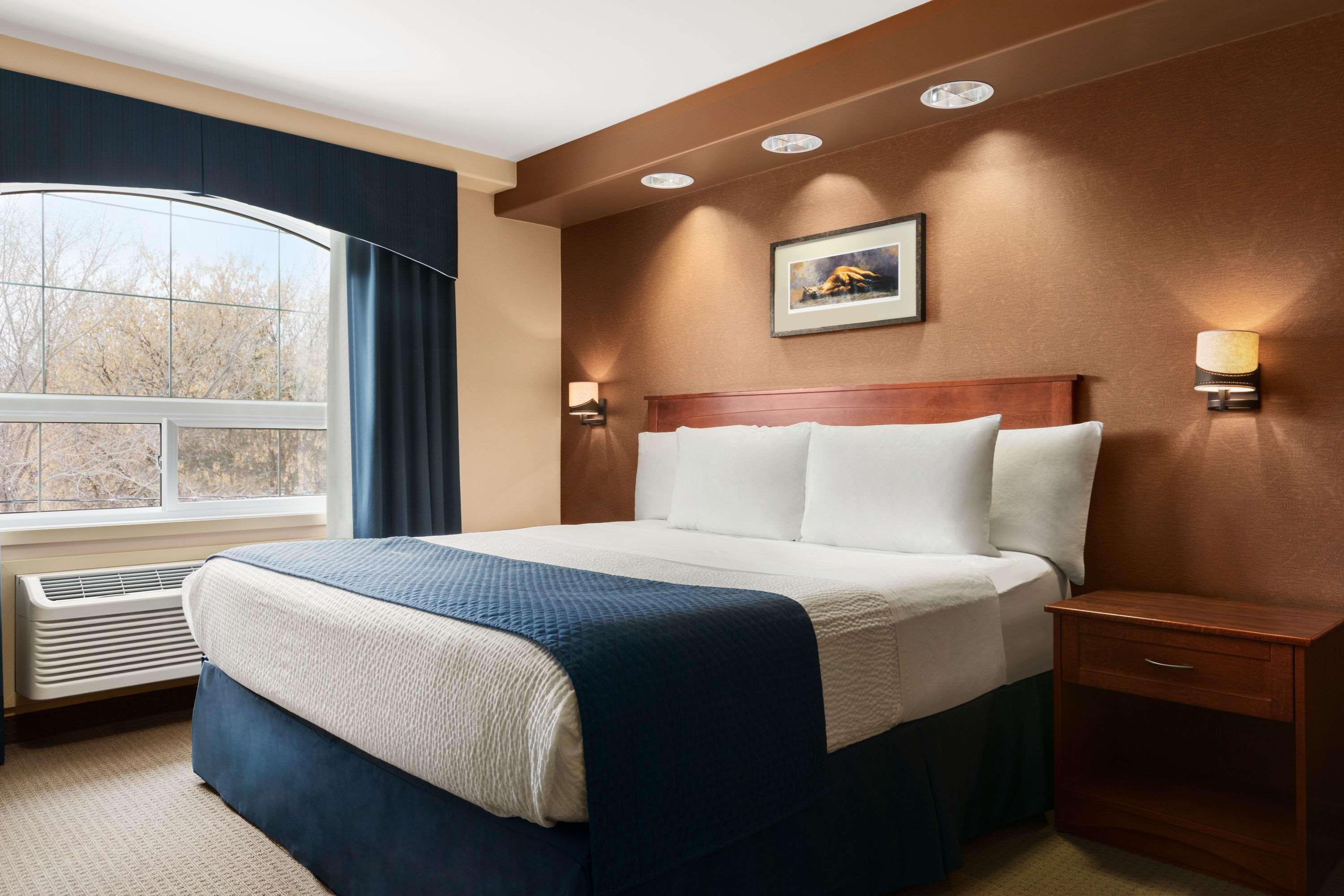 Days Inn & Suites By Wyndham Brandon Dış mekan fotoğraf