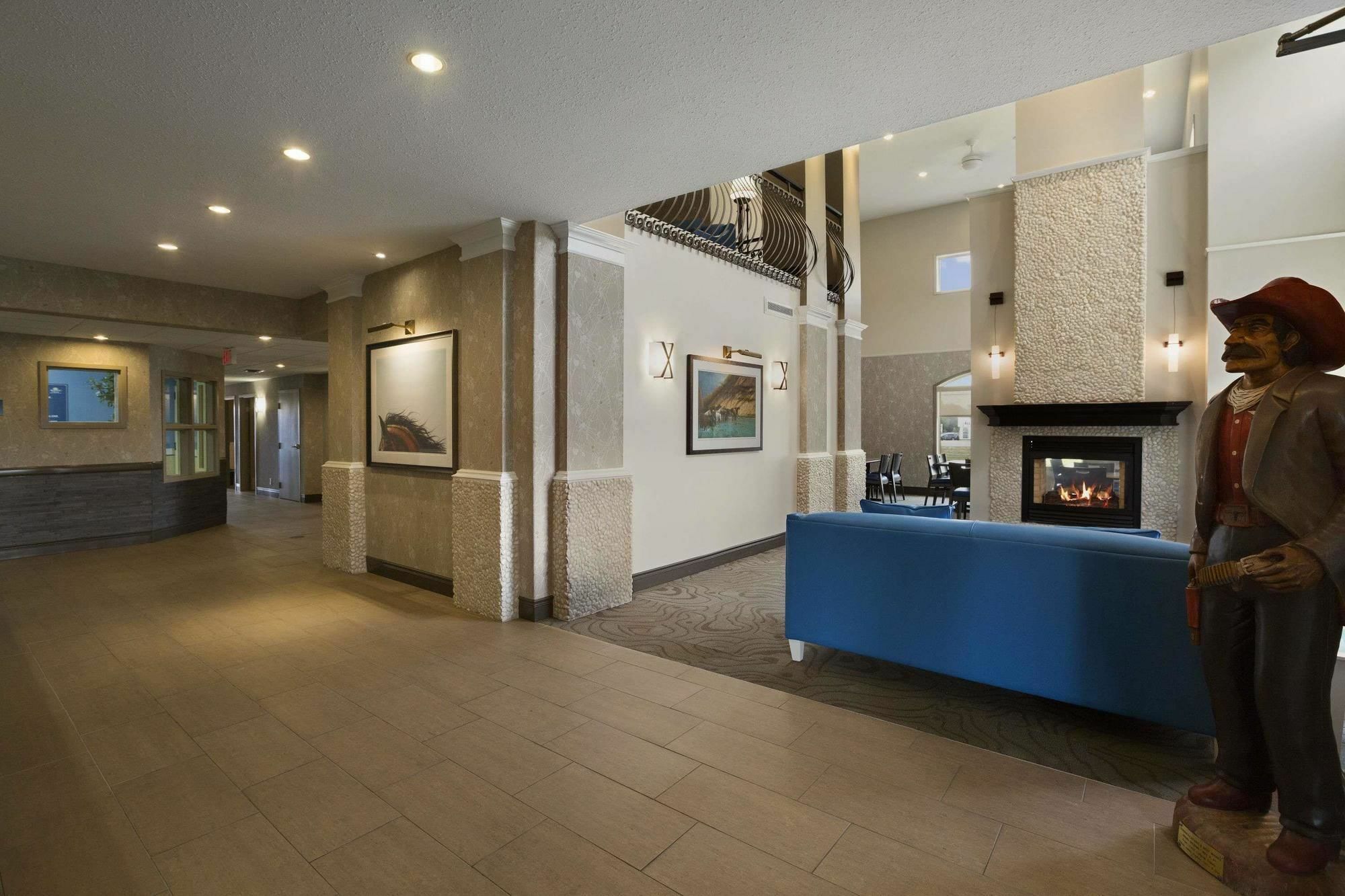 Days Inn & Suites By Wyndham Brandon Dış mekan fotoğraf