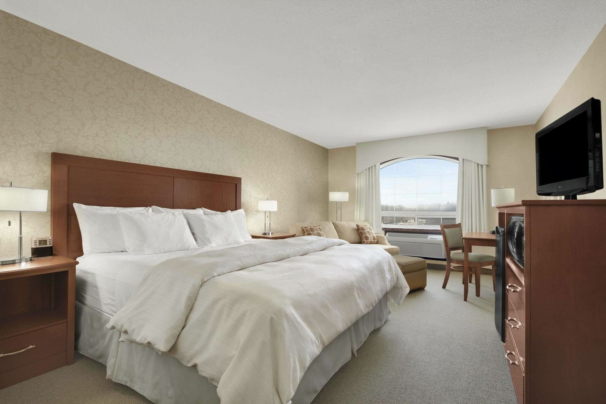 Days Inn & Suites By Wyndham Brandon Dış mekan fotoğraf