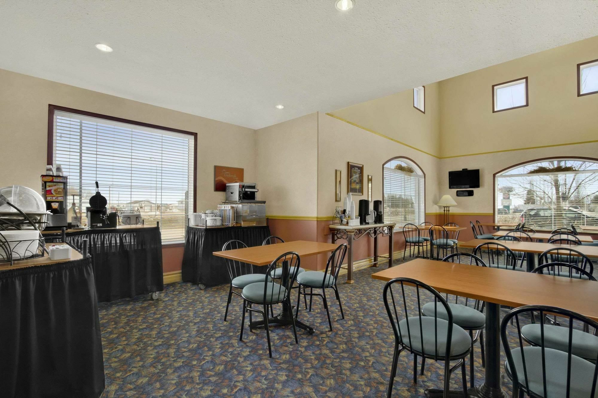 Days Inn & Suites By Wyndham Brandon Dış mekan fotoğraf